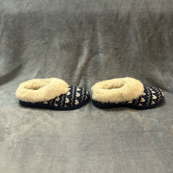 Women’s Ugg blue heart slip Ons size 5 - Picture 4 of 8